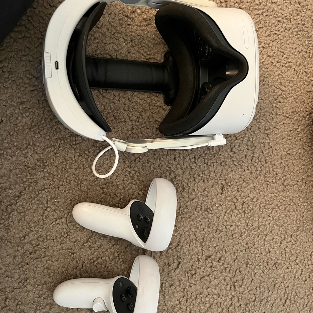 VR Headset and Controllers - White